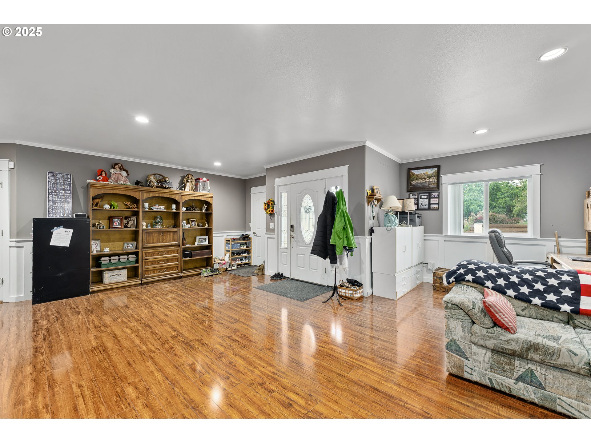 190 Walnut Street Myrtle Creek, OR 97457 - Photo 13 of 48 a view of livingroom with furniture window and wooden floor