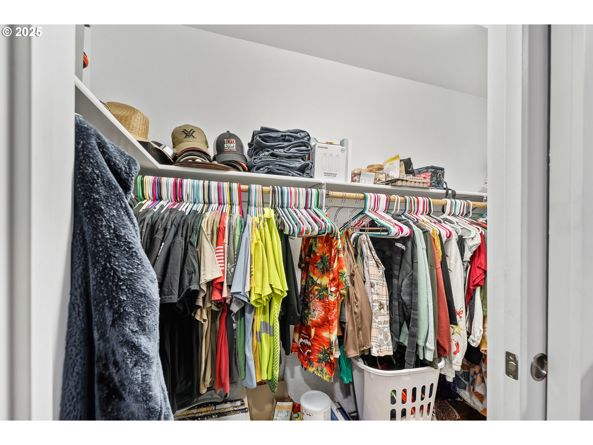 190 Walnut Street Myrtle Creek, OR 97457 - Photo 26 of 48 a view of walk in closet with clothes
