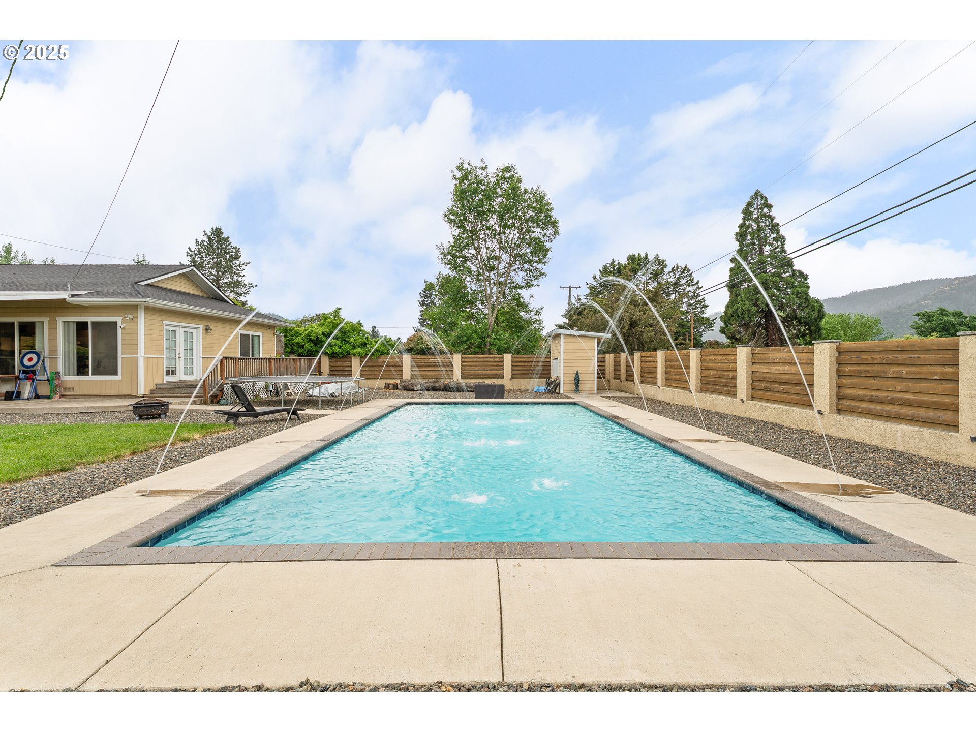 190 Walnut Street Myrtle Creek, OR 97457 - Photo 3 of 48 a view of a backyard with a garden and fire pit