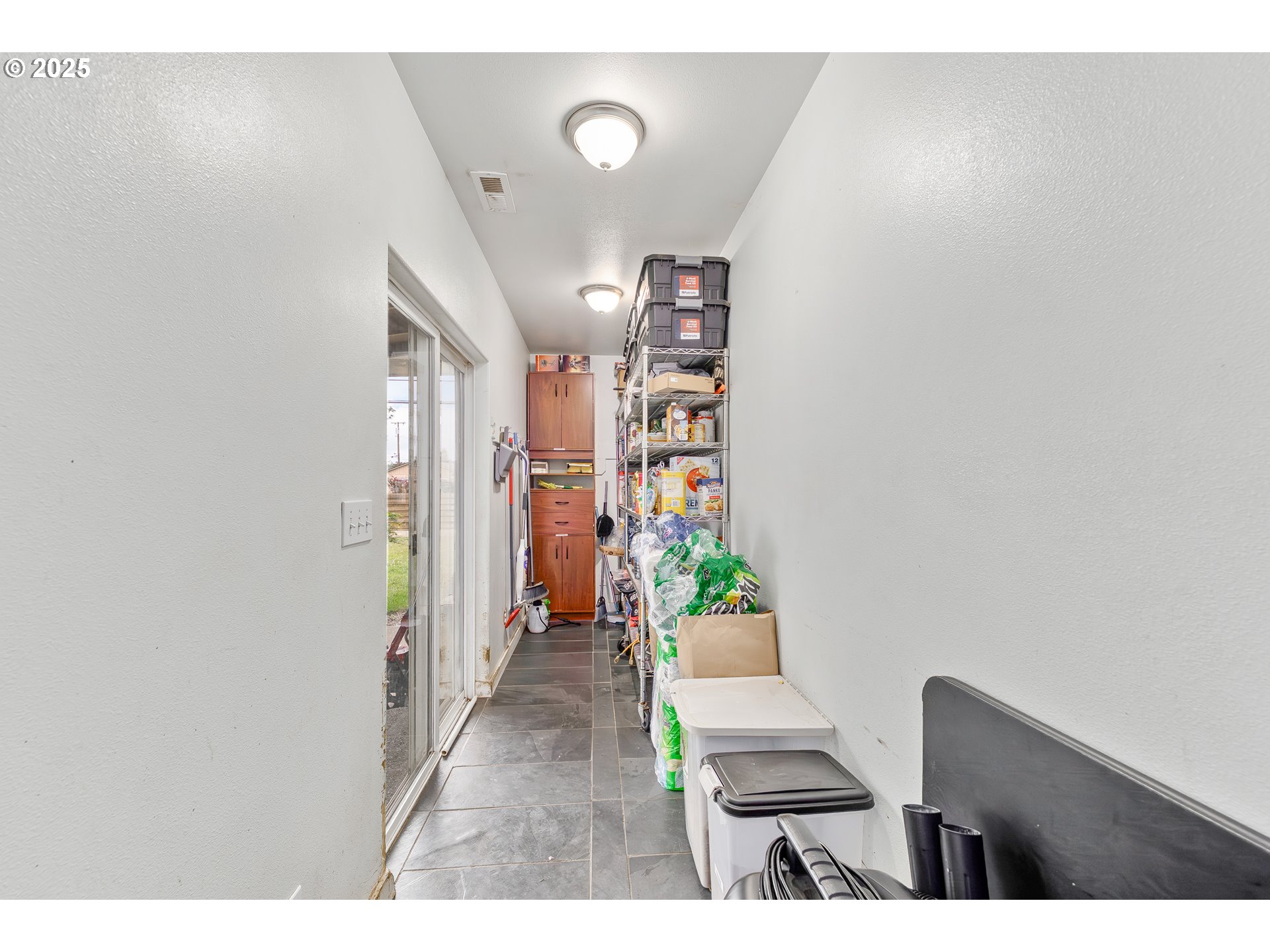 190 Walnut Street Myrtle Creek, OR 97457 - Photo 36 of 48 a view interior of the house and interior