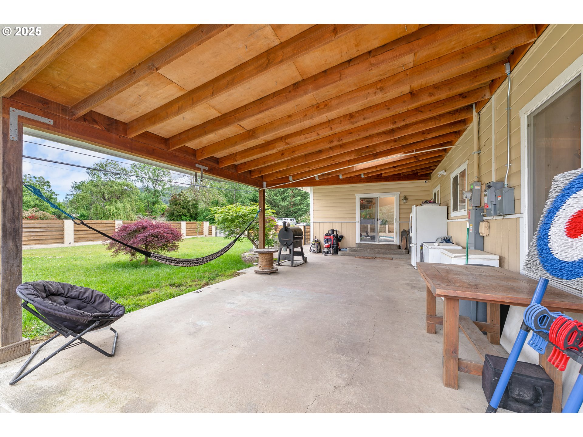 190 Walnut Street Myrtle Creek, OR 97457 - Photo 40 of 48 a view of a backyard with table and chairs and potted plants