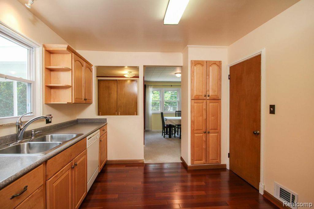 1602 Cherokee Road Ann Arbor, MI 48104 - Photo 9 of 20 Ketchen copy.jpg