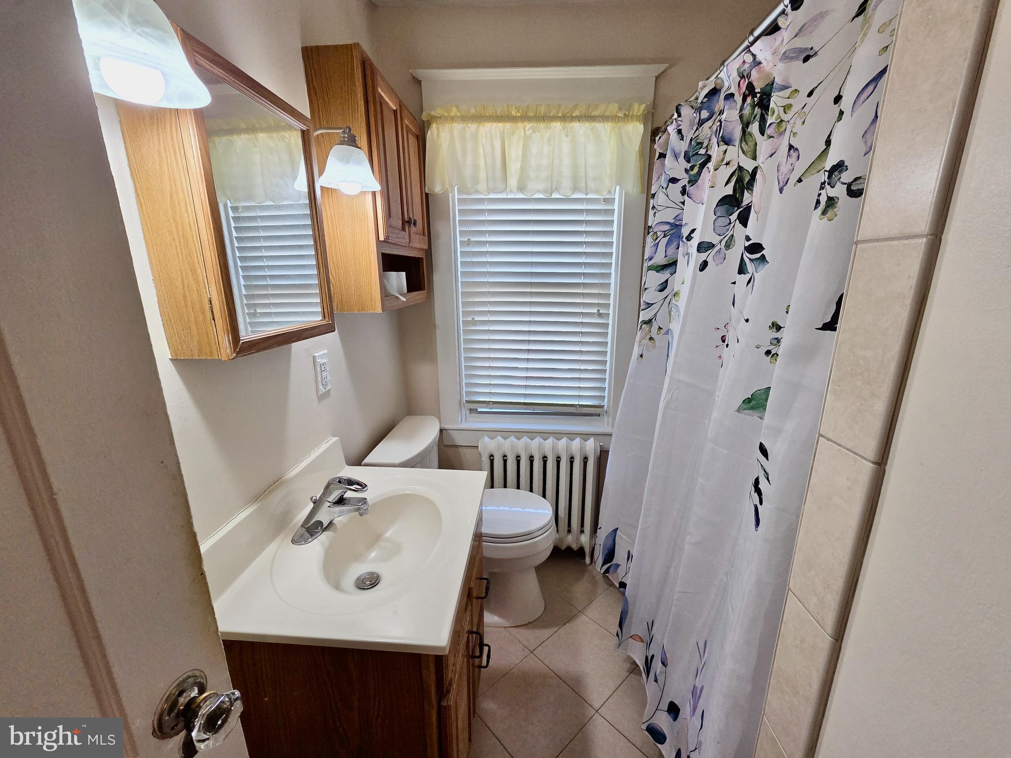 41 Wayne Avenue Springfield, PA 19064 - Photo 17 of 25 Hall bath