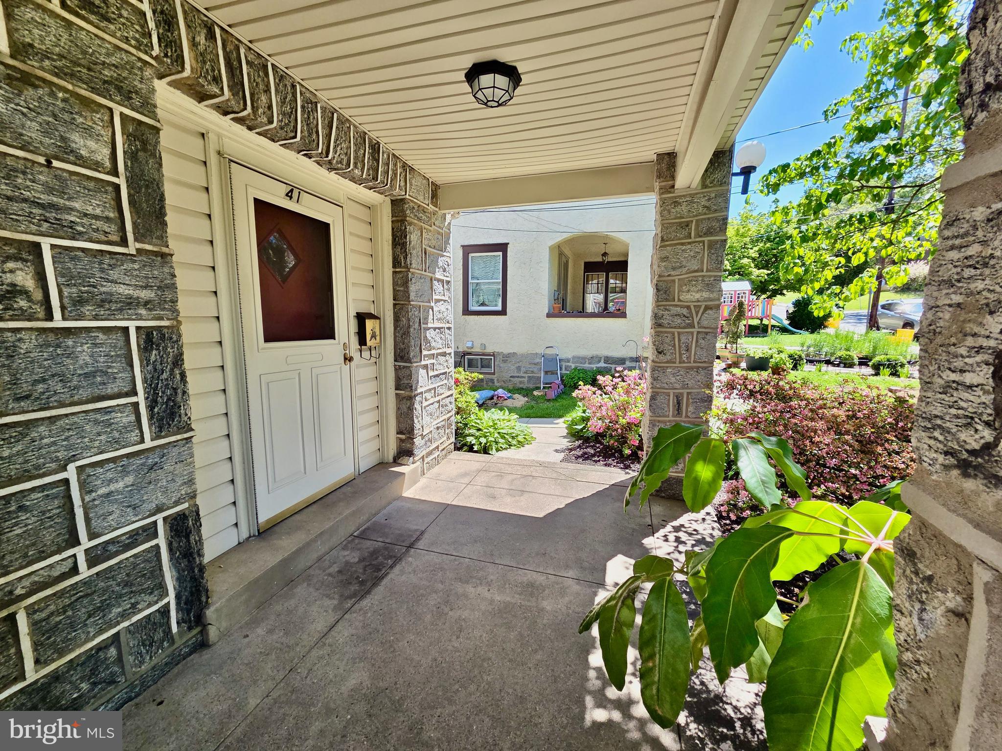 41 Wayne Avenue Springfield, PA 19064 - Photo 2 of 25 Front porch
