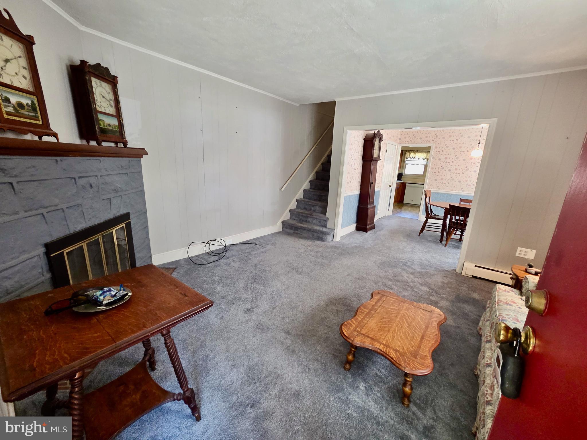 41 Wayne Avenue Springfield, PA 19064 - Photo 4 of 25 Living room