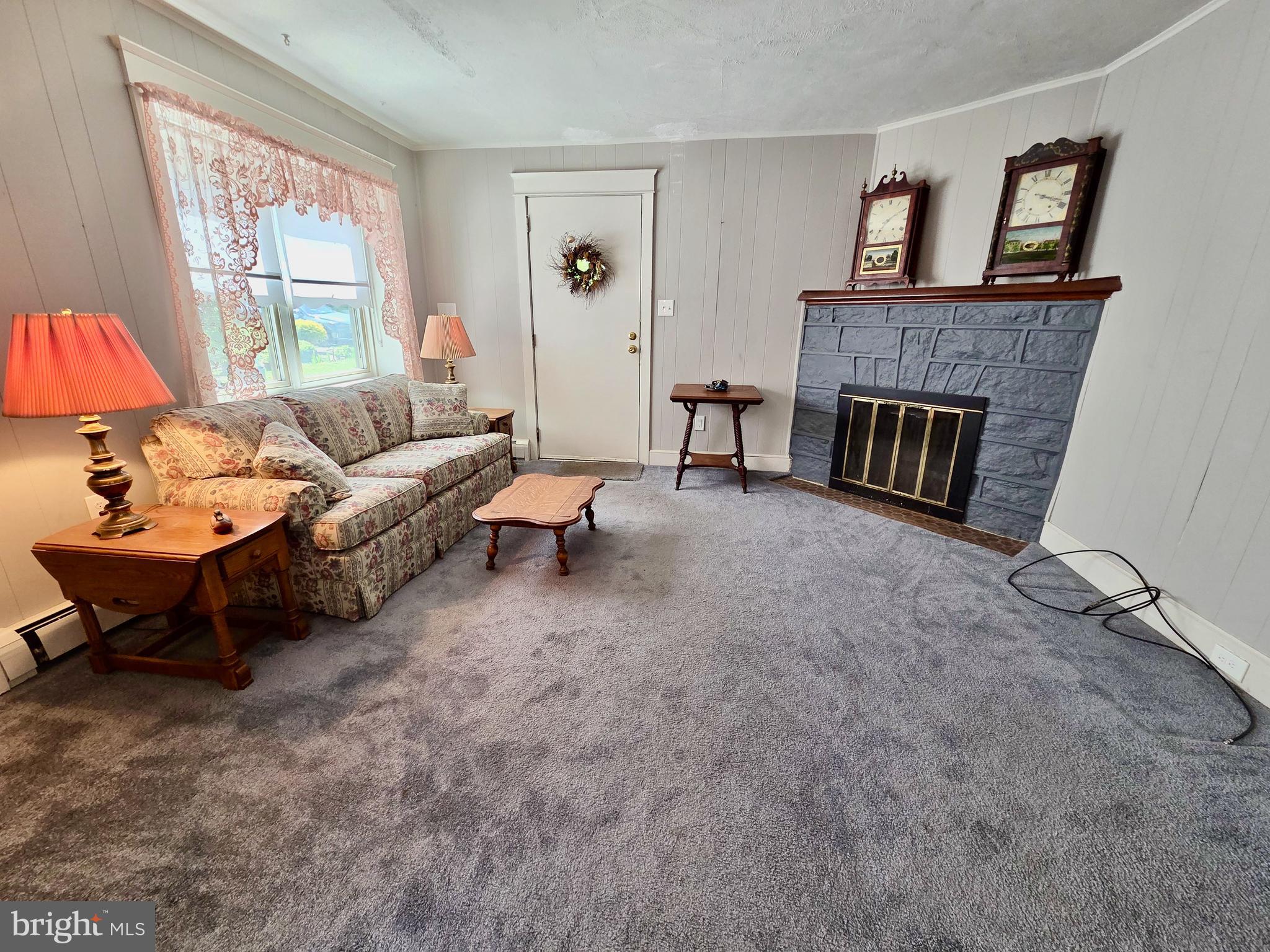 41 Wayne Avenue Springfield, PA 19064 - Photo 6 of 25 Living room