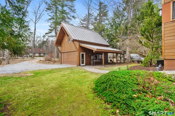 $990,000 | 152 Lakeside Drive, Lebanon, CT 06249
