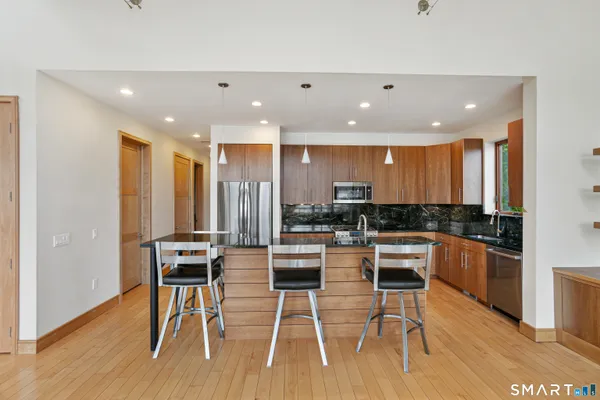 $990,000 | 152 Lakeside Drive, Lebanon, CT 06249