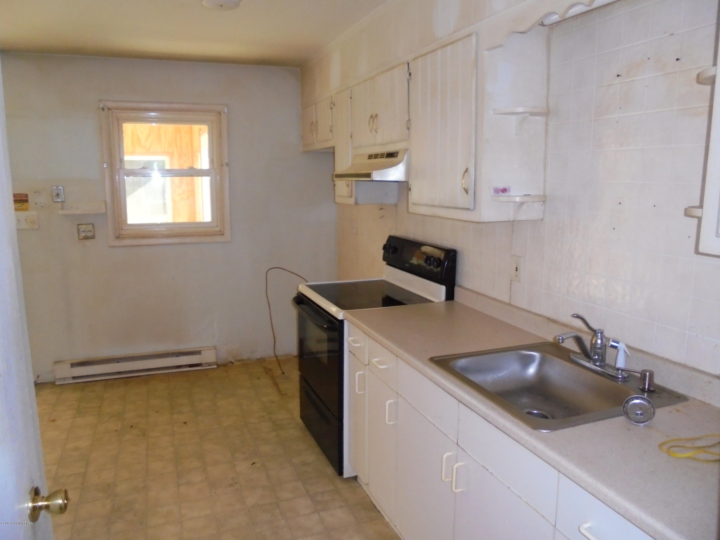246 Lower Swiftwater Road Cresco, PA 18326 - Photo 8 of 24 kitchen