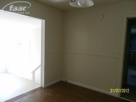 221 Rowe Road Milford, MI 48380 - Photo 4 of 8 20204708-3.JPG
