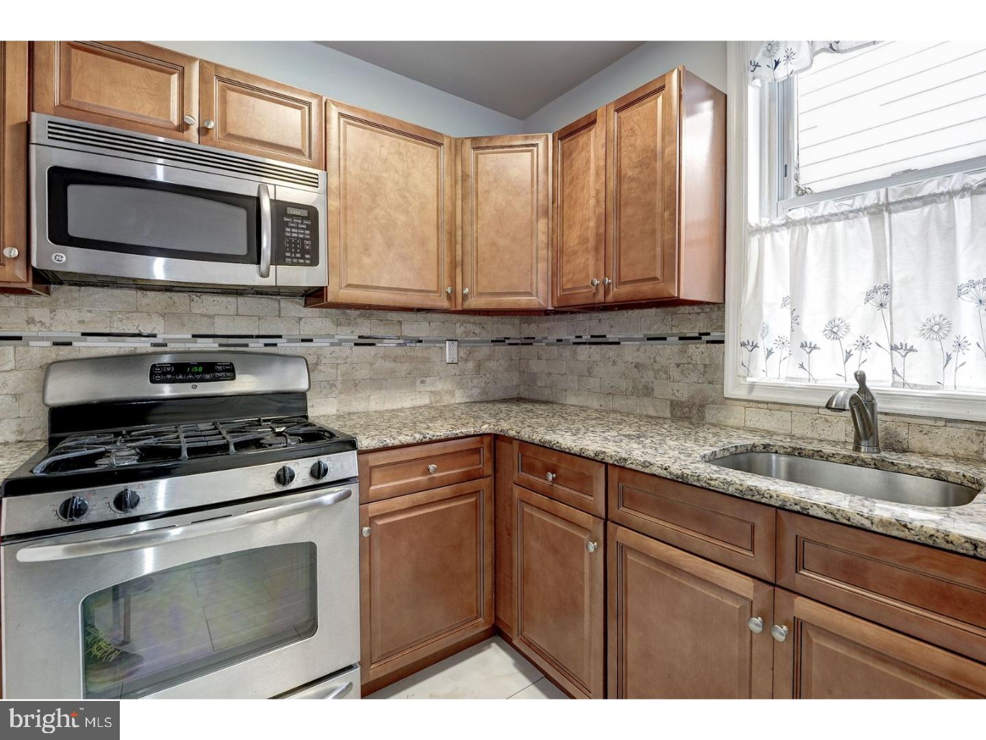 2666 Webb Street Philadelphia, PA 19125 - Photo 11 of 24