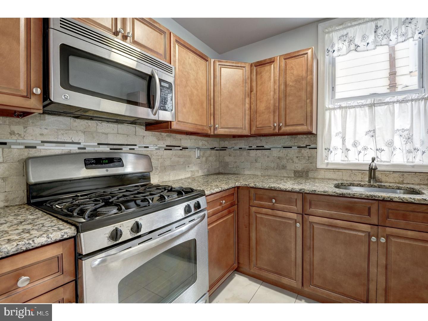 2666 Webb Street Philadelphia, PA 19125 - Photo 12 of 24