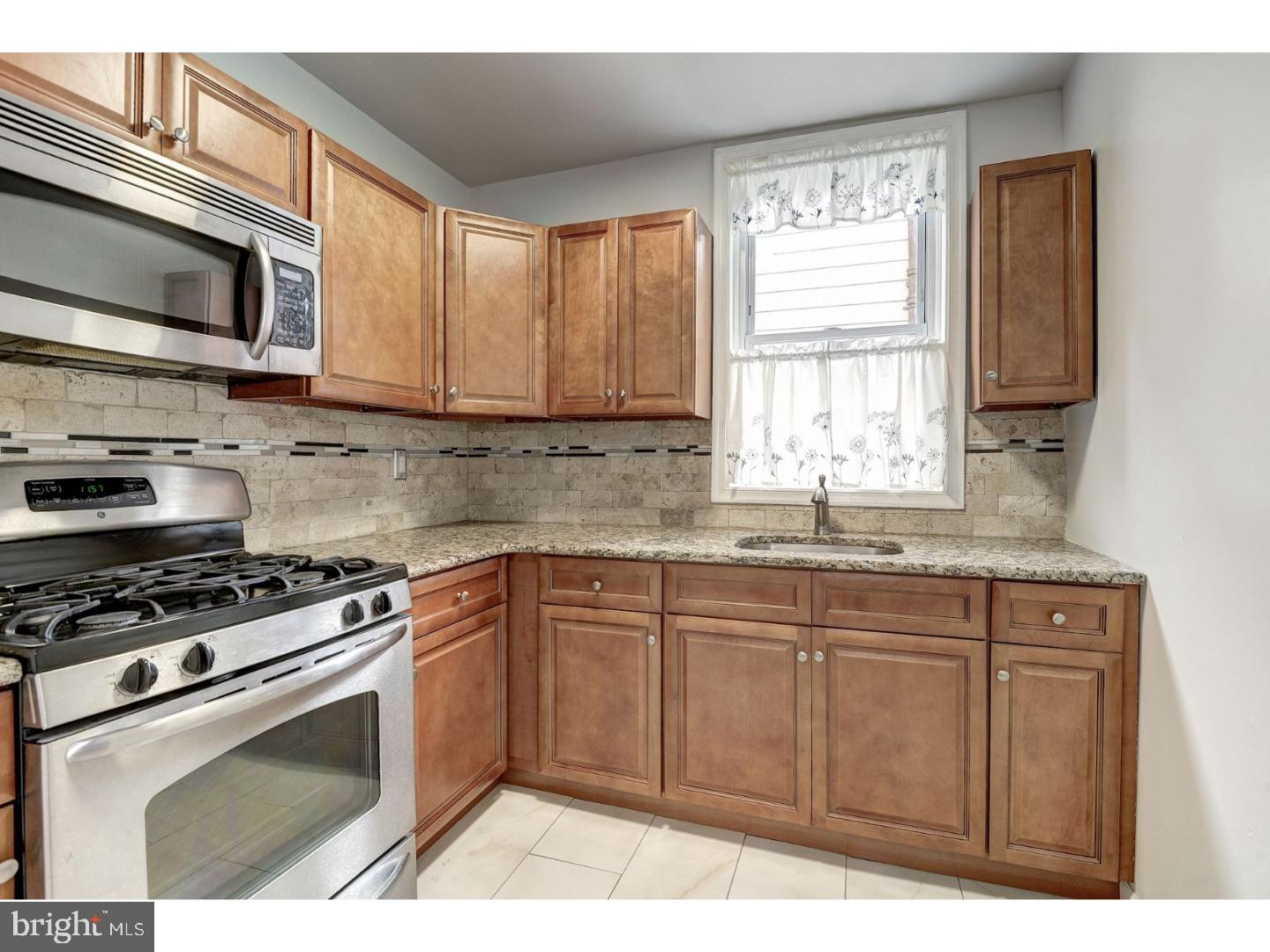 2666 Webb Street Philadelphia, PA 19125 - Photo 10 of 24