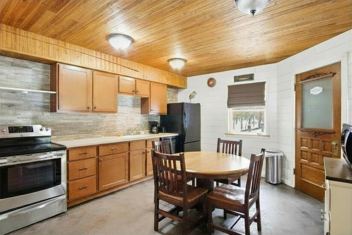 4813 48th Street Baldwin, MI 49304 - Photo 2 of 23 DSC09728 - Edited (1)