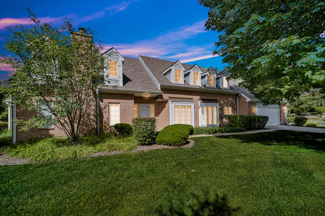 $367,500 | 5625 Chesapeake Drive, Unit 5625, McHenry, IL 60050