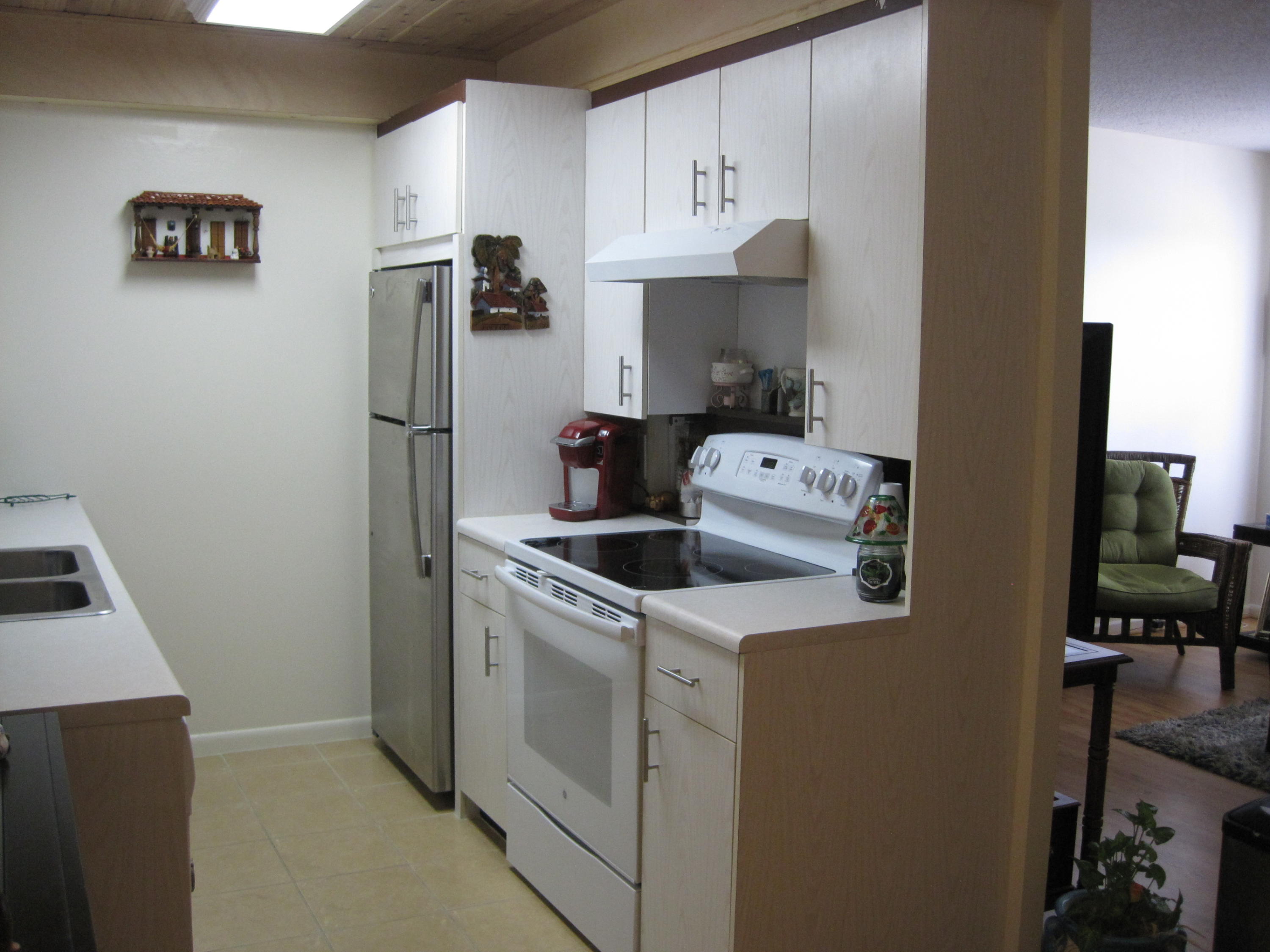 3093 Cornwall East Boca Raton, FL 33434 - Photo 3 of 45 Kitchen