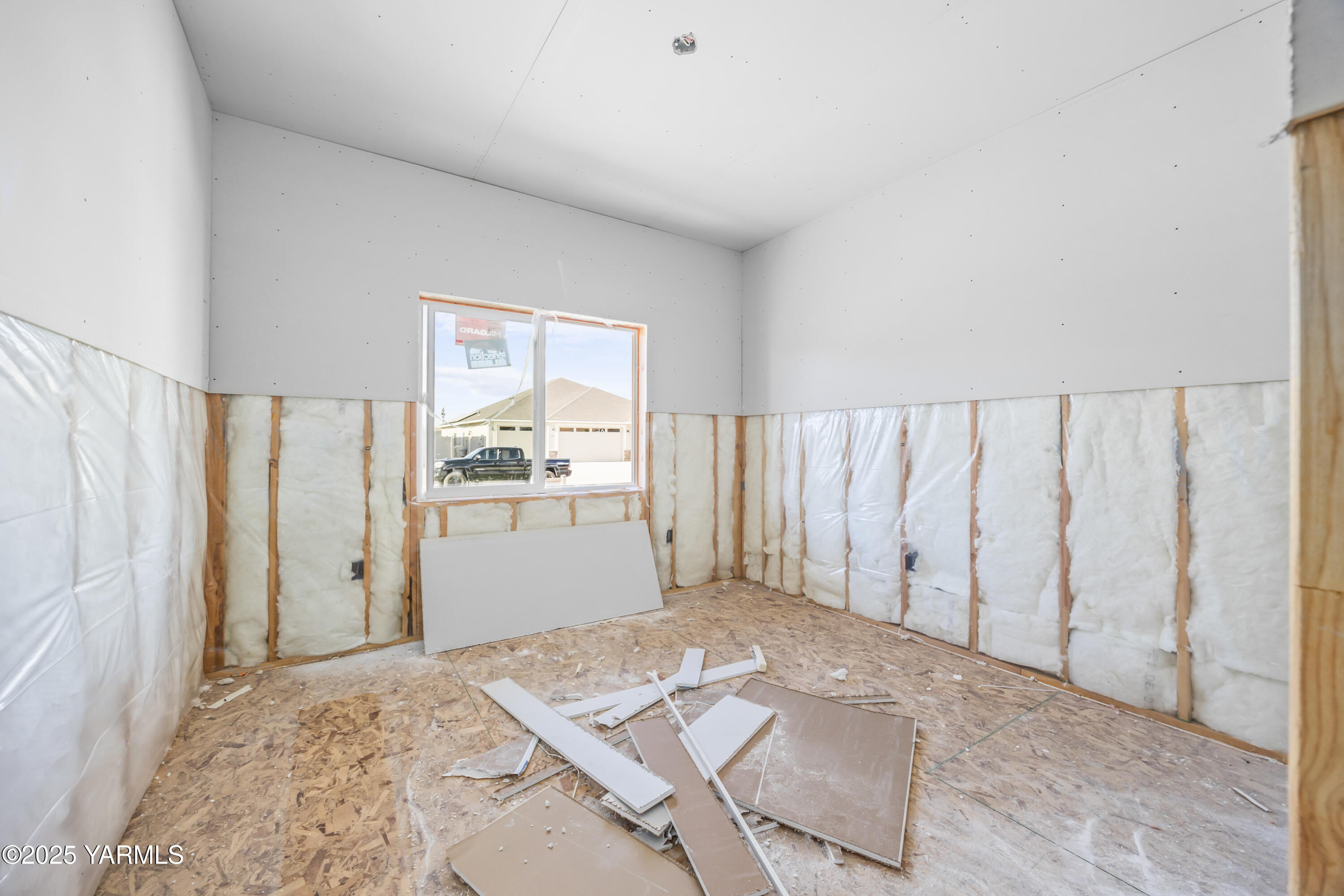 206 Shrute Road Prosser, WA 99350 - Photo 7 of 9 a view of a room with a window and front door
