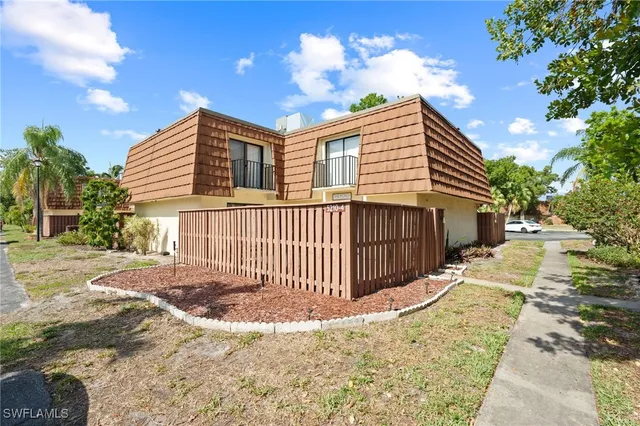 $173,000 | 5210 Cedarbend Drive, Unit 4, Fort Myers, FL 33919