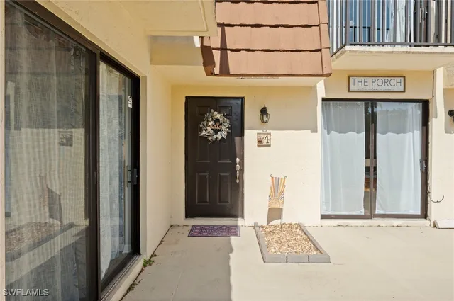 $173,000 | 5210 Cedarbend Drive, Unit 4, Fort Myers, FL 33919