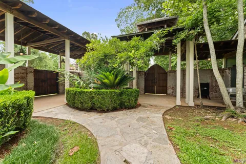 $895,000 | 7613 Sevenoaks Avenue, Baton Rouge, LA 70806