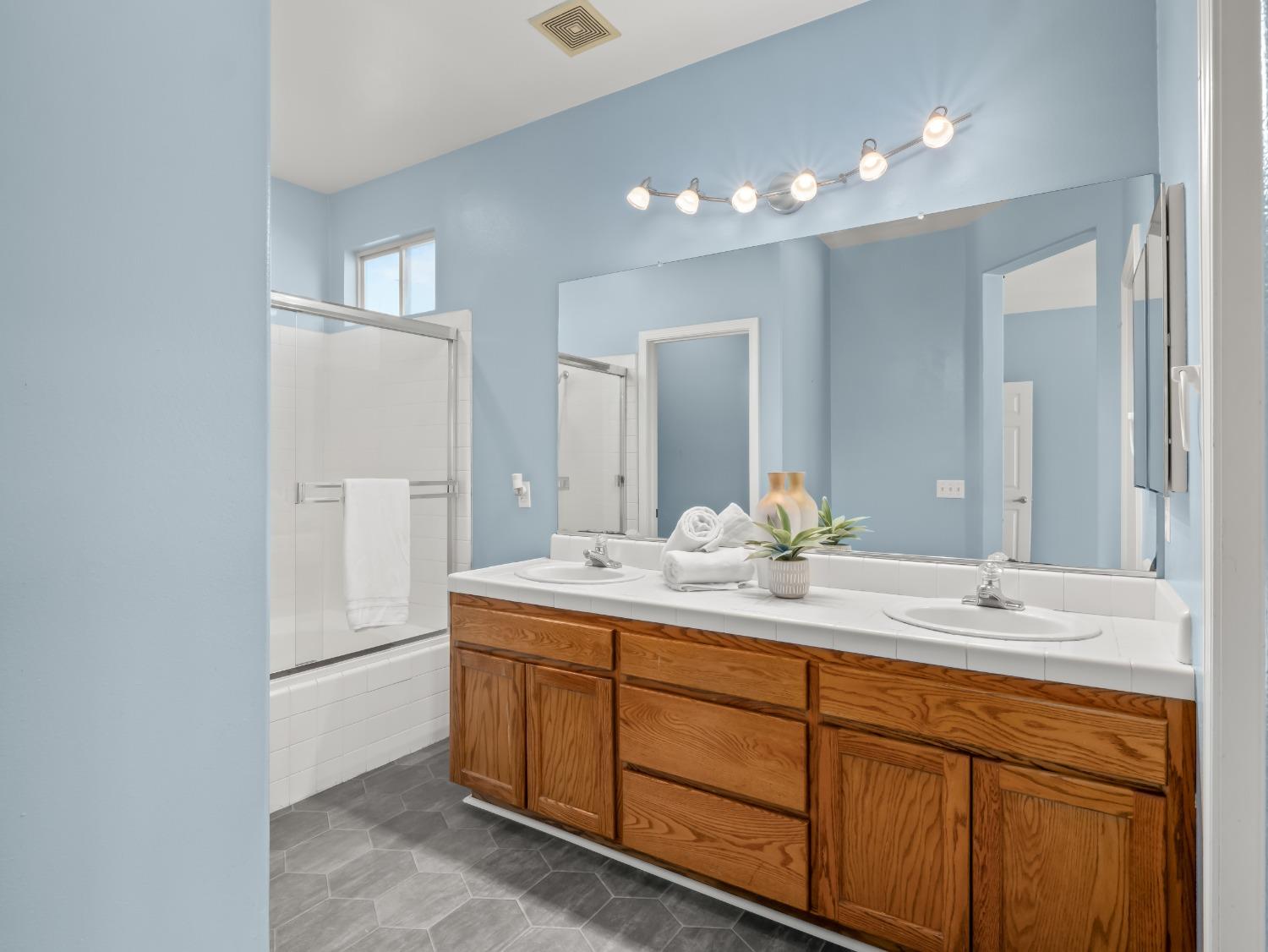 600 Haven Way Lemoore, CA 93245 - Photo 16 of 25