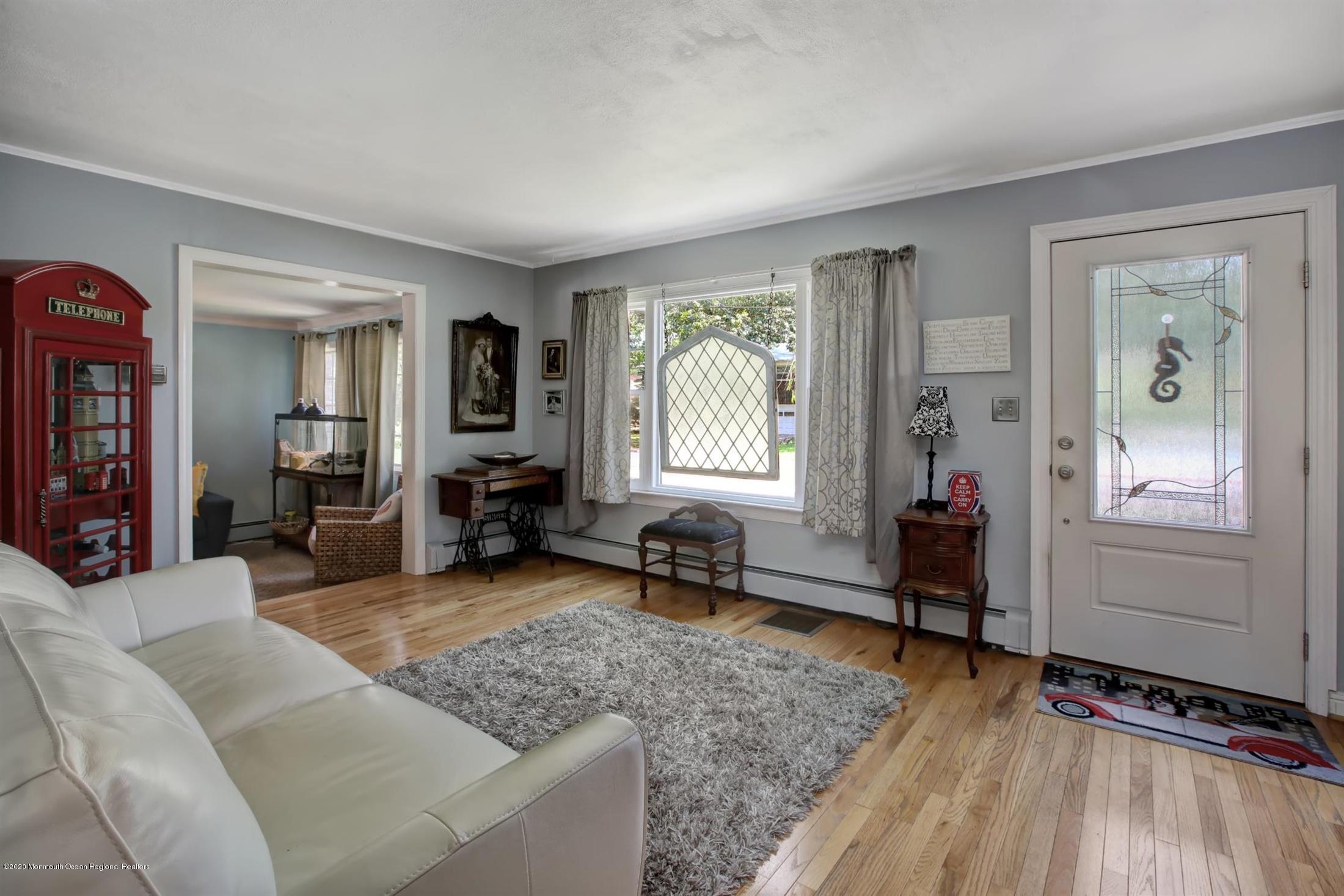 190 Oakhurst Road Oakhurst, NJ 07755 - Photo 5 of 31 07-Living