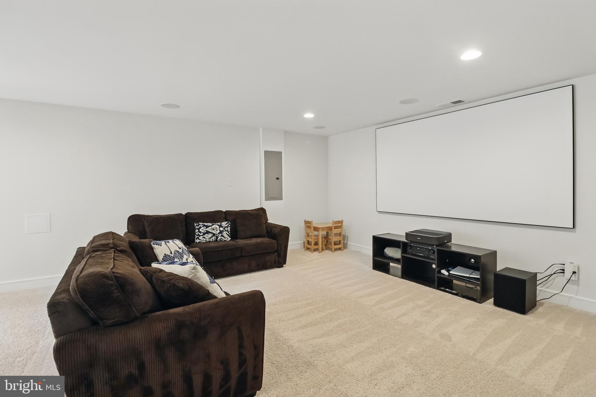 1010 Coubertin Drive Southeast Leesburg, VA 20175 - Photo 37 of 44 a living room with furniture