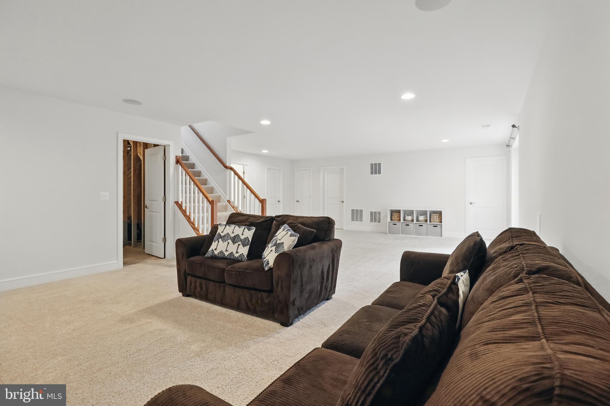 1010 Coubertin Drive Southeast Leesburg, VA 20175 - Photo 38 of 44 a living room with furniture and a couch