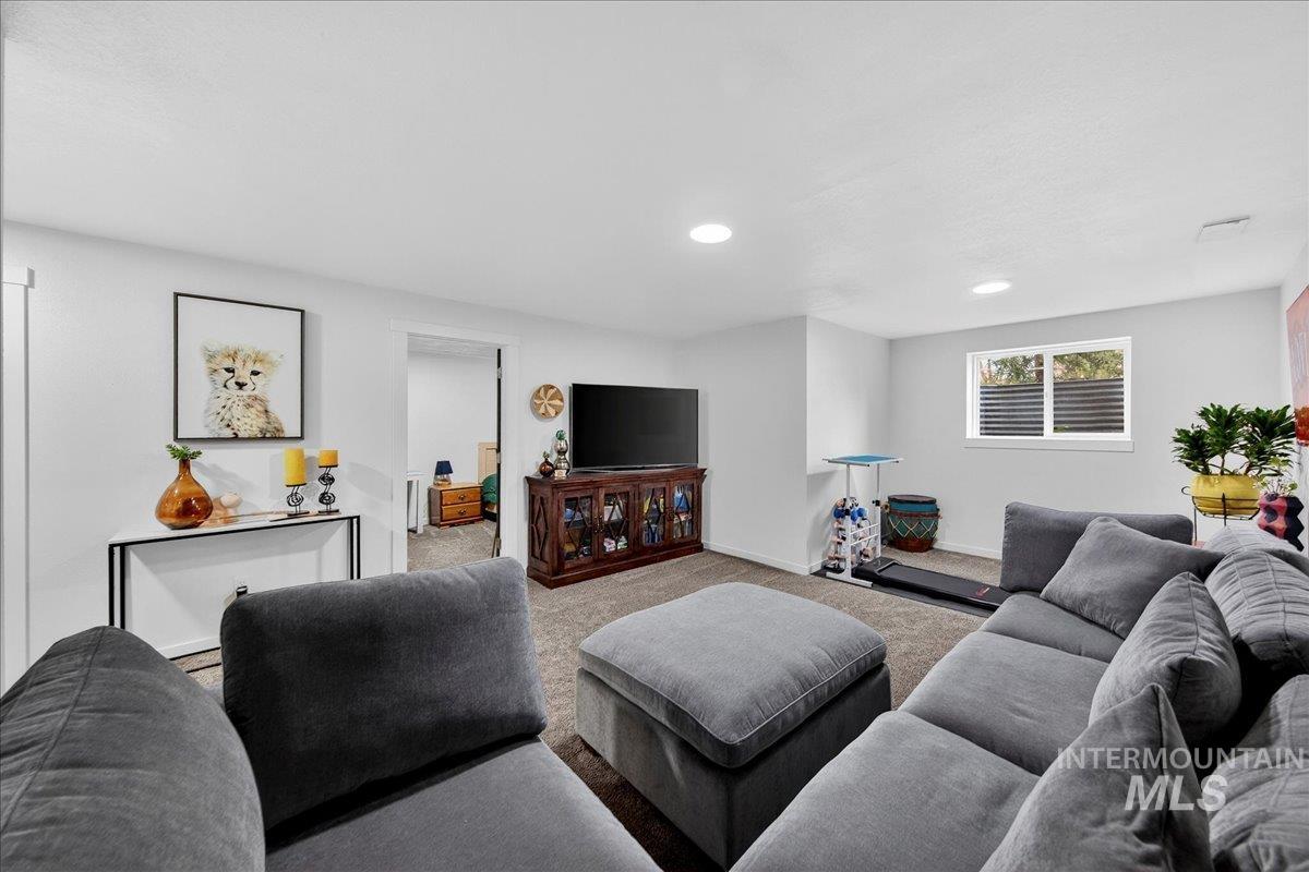 760 Meaghan Place Boise, ID 83712 - Photo 34 of 38 Living room featuring carpet and recessed lighting
