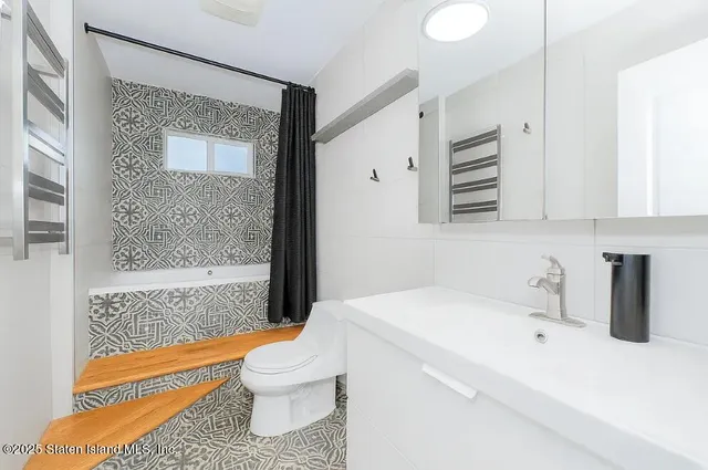 $659,000 | 18 Atmore Place | Great Kills