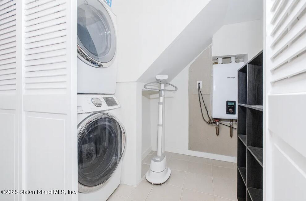 18 Atmore Place Staten Island, NY 10306 - Photo 12 of 19 a utility room with dryer and washer