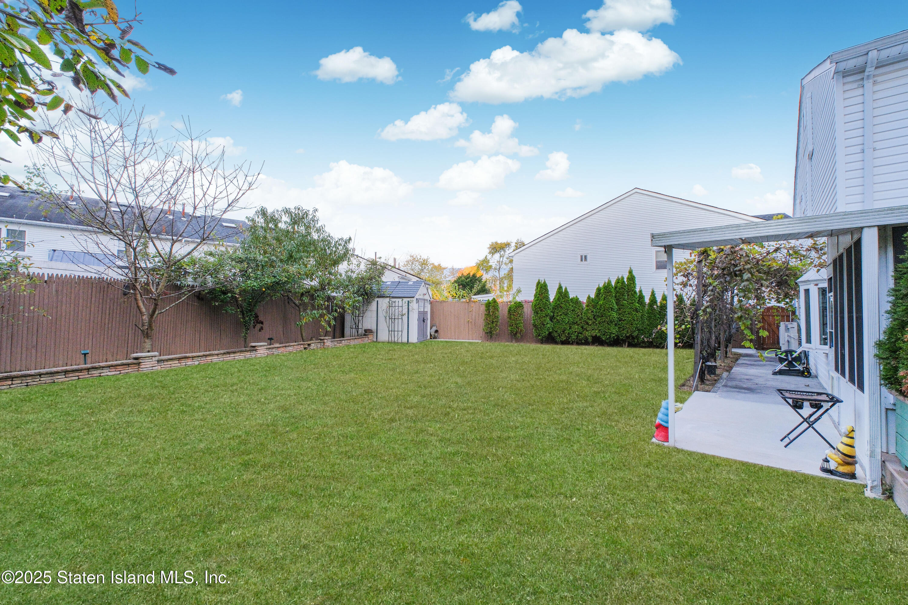 18 Atmore Place Staten Island, NY 10306 - Photo 18 of 19 a view of a backyard with garden
