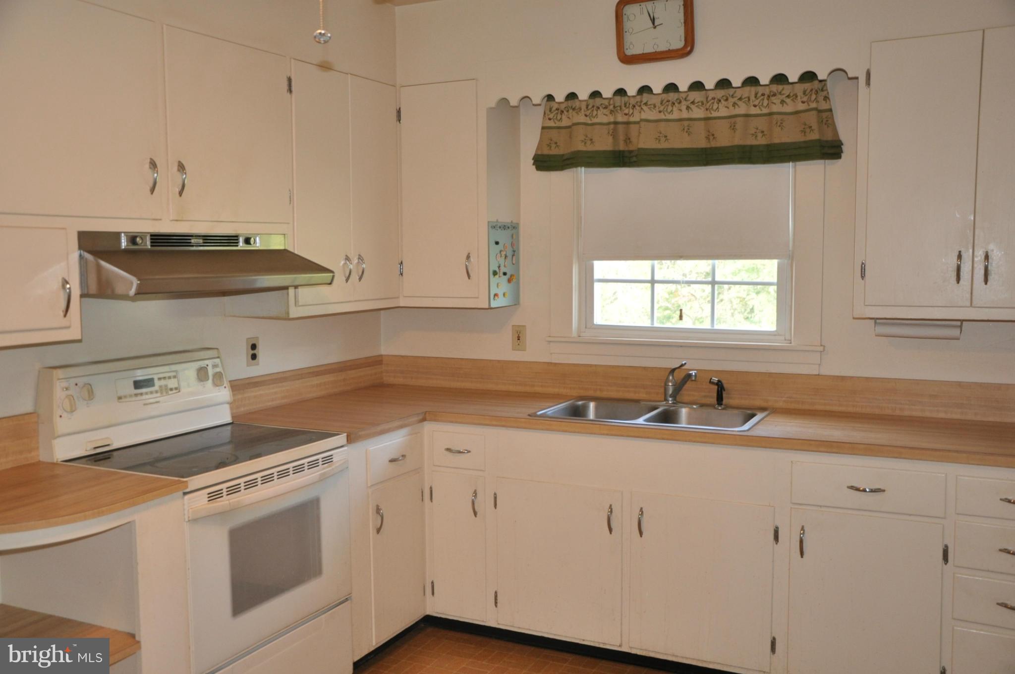 470 West Bay Front Road Lothian, MD 20711 - Photo 6 of 29 Kitchen