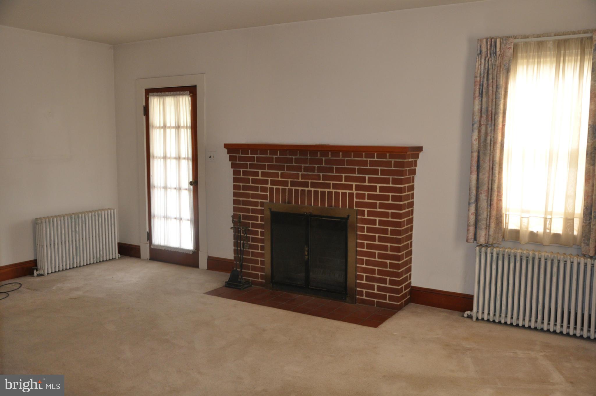 470 West Bay Front Road Lothian, MD 20711 - Photo 9 of 29 Living Room