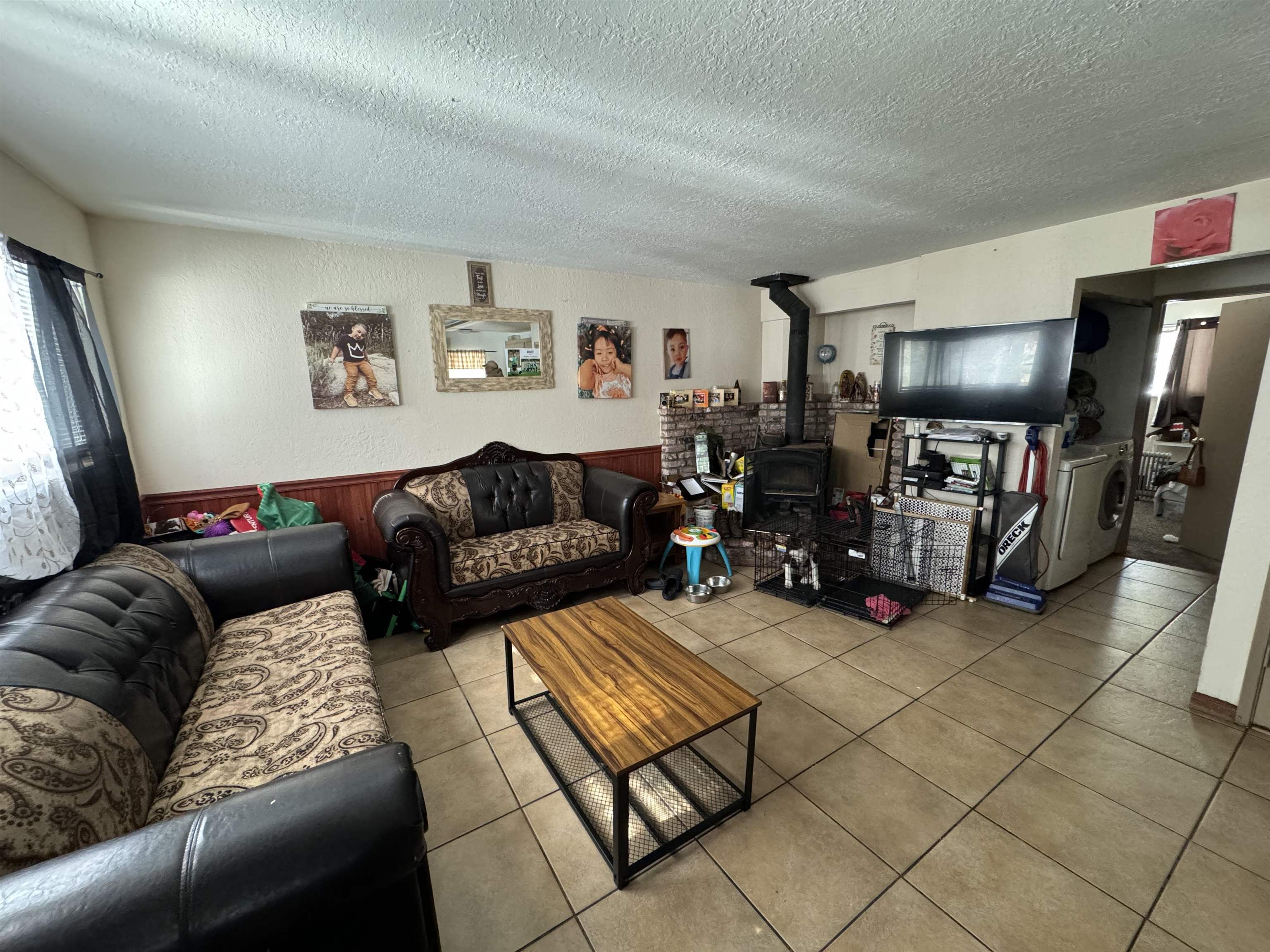 104 Joaquin Road Mammoth Lakes, CA 93546 - Photo 7 of 40 Upper Front Living Room