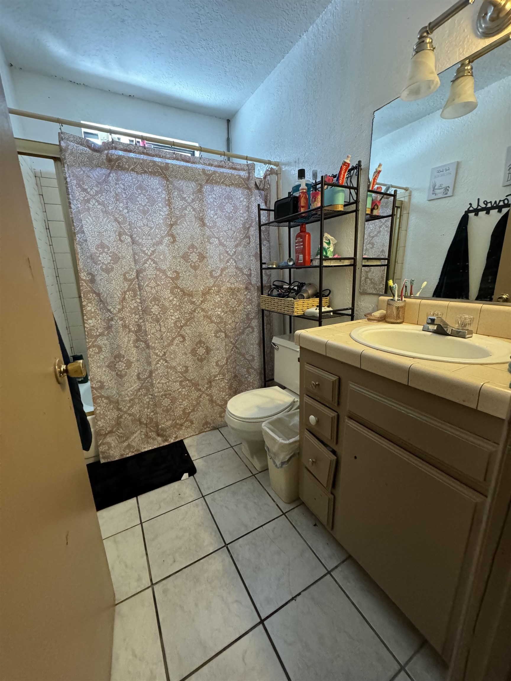 104 Joaquin Road Mammoth Lakes, CA 93546 - Photo 9 of 40 Upper Front Bathroom