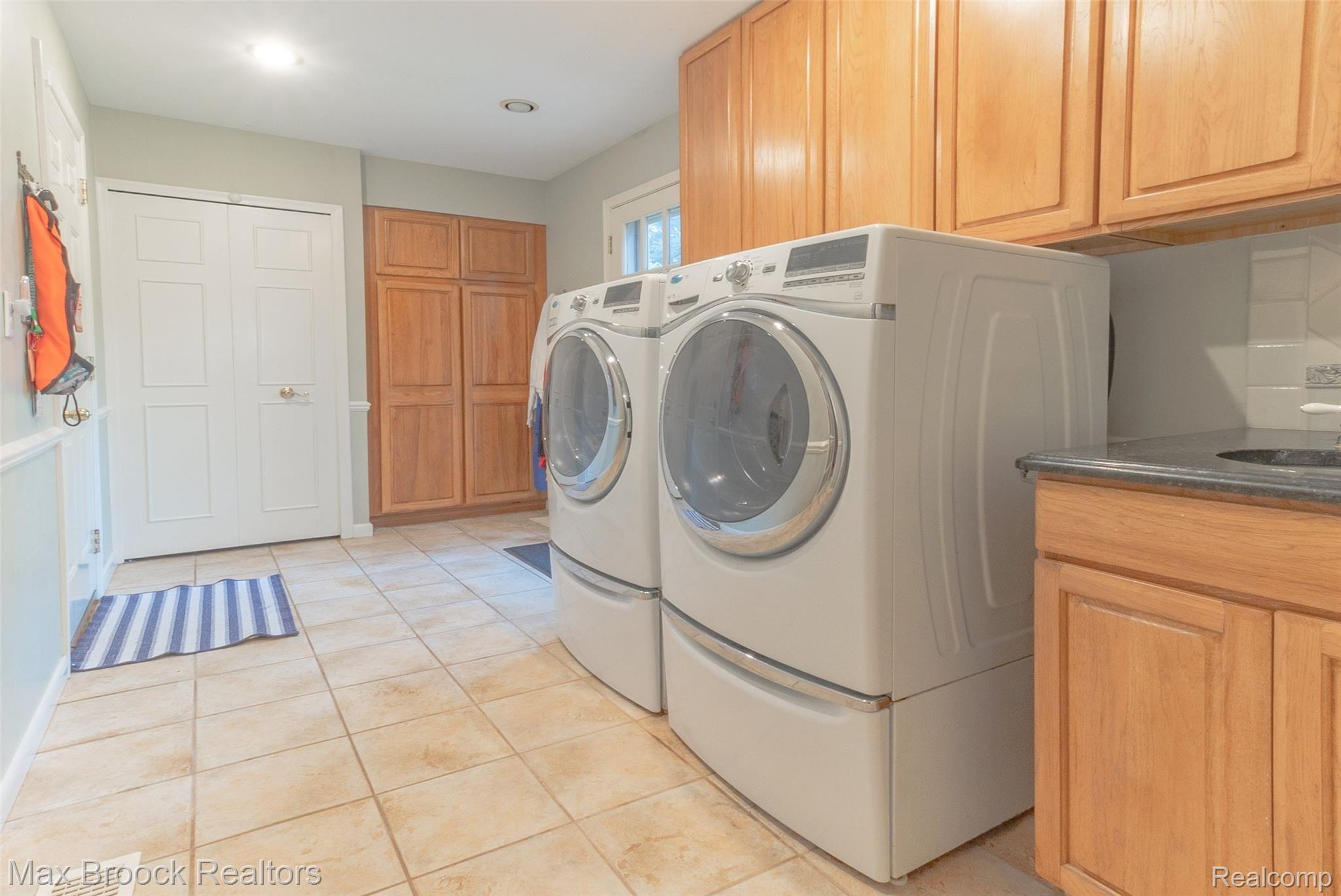 893 Foxhall Road Bloomfield Hills, MI 48304 - Photo 11 of 50 29.jpg