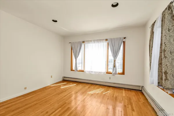 $1,299,000 | 1118 West Broadway, Hewlett, NY 11557