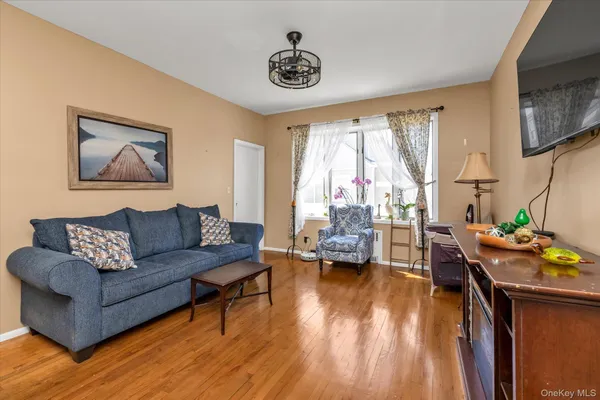 $1,299,000 | 1118 West Broadway, Hewlett, NY 11557