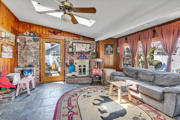 $1,299,000 | 1118 West Broadway, Hewlett, NY 11557