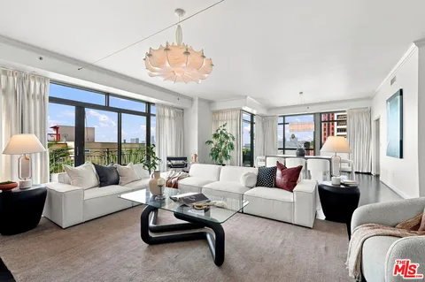 $3,000,000 | 10800 Wilshire Boulevard, Unit 403, Los Angeles, CA 90024