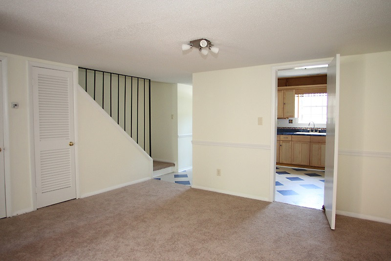 5801 Nottoway Court, Unit E Raleigh, NC 27609 - Photo 9 of 25 Dining Area