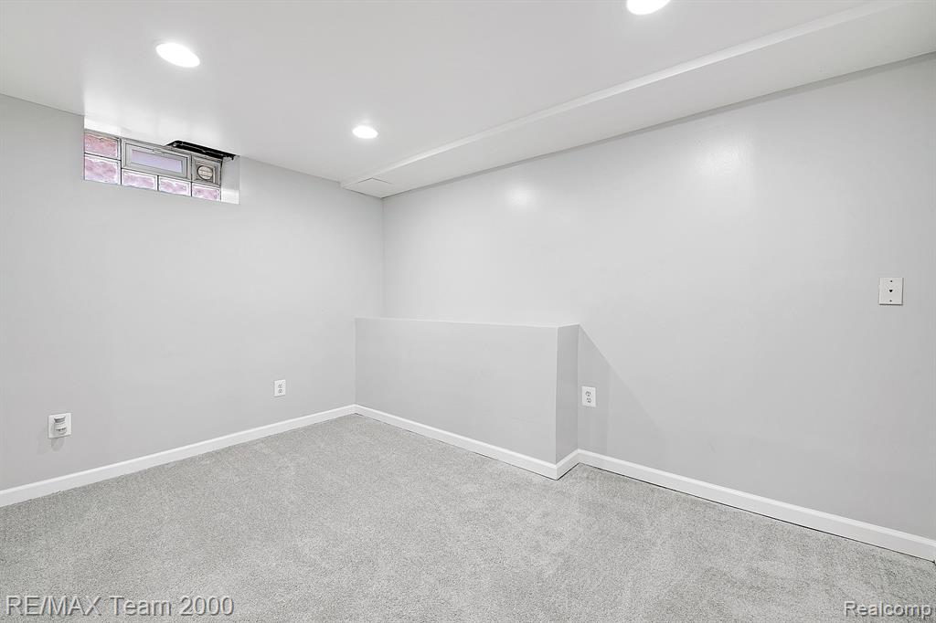 6409 Chase Road Dearborn, MI 48126 - Photo 25 of 25