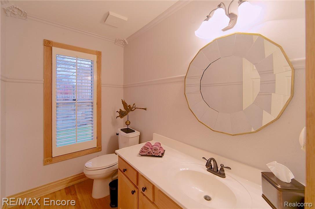 220 Oak Street Rochester, MI 48307 - Photo 9 of 54 Lower level half bath
