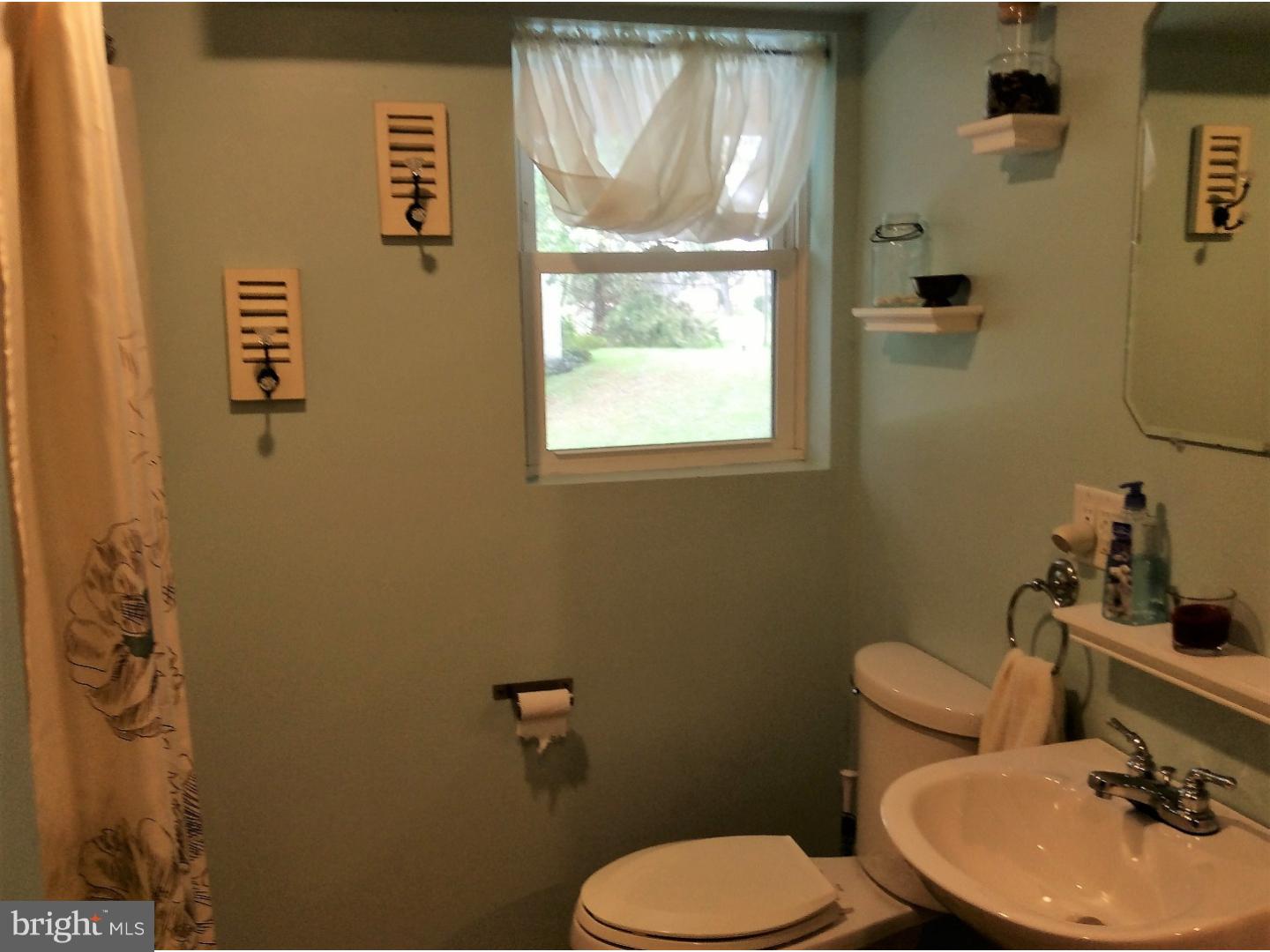 378 Street Road Oxford, PA 19363 - Photo 10 of 25 Bathroom