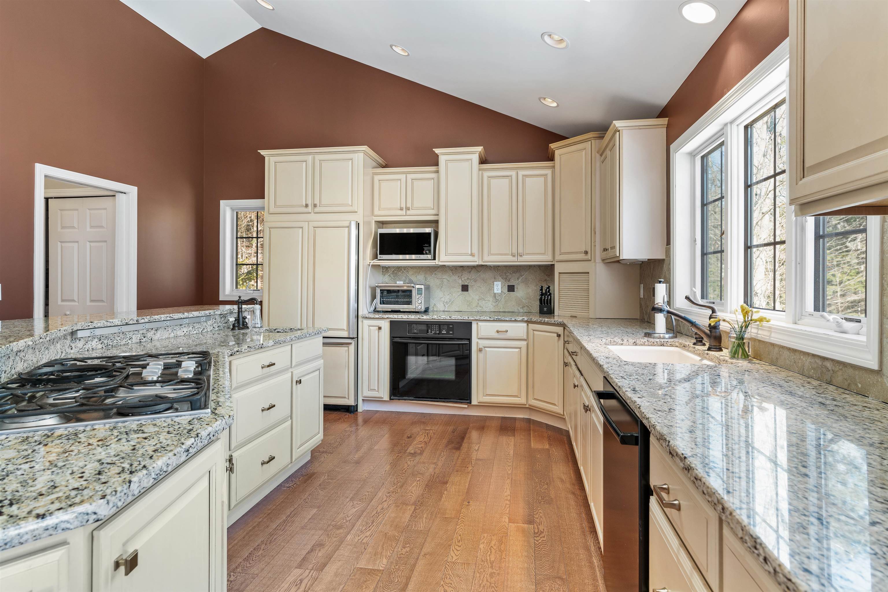 200 Morgan Road Hartford, VT 05059 - Photo 6 of 6 Gallery Image 6