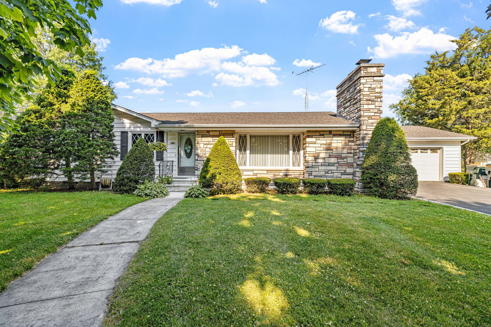 250 South De Witt Pl