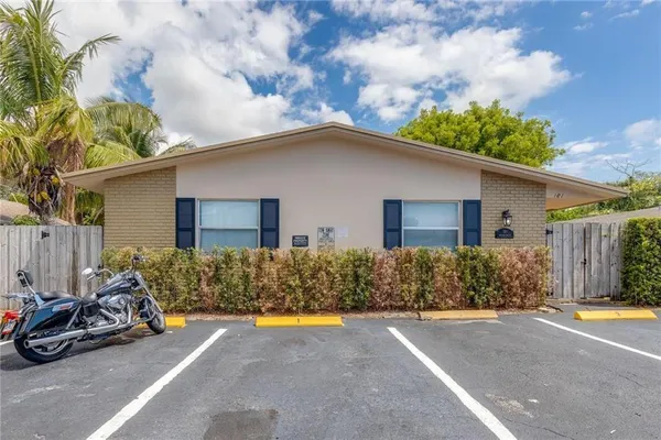 $1,850 | 181 Northwest 42nd Street, Unit 3, Oakland Park, FL 33309