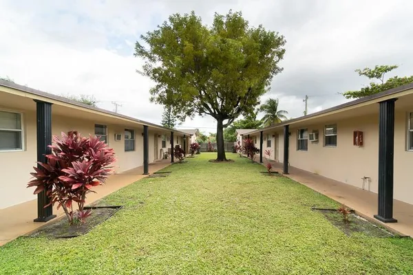 $1,850 | 181 Northwest 42nd Street, Unit 3, Oakland Park, FL 33309
