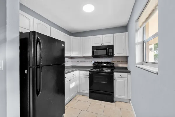 $1,850 | 181 Northwest 42nd Street, Unit 3, Oakland Park, FL 33309